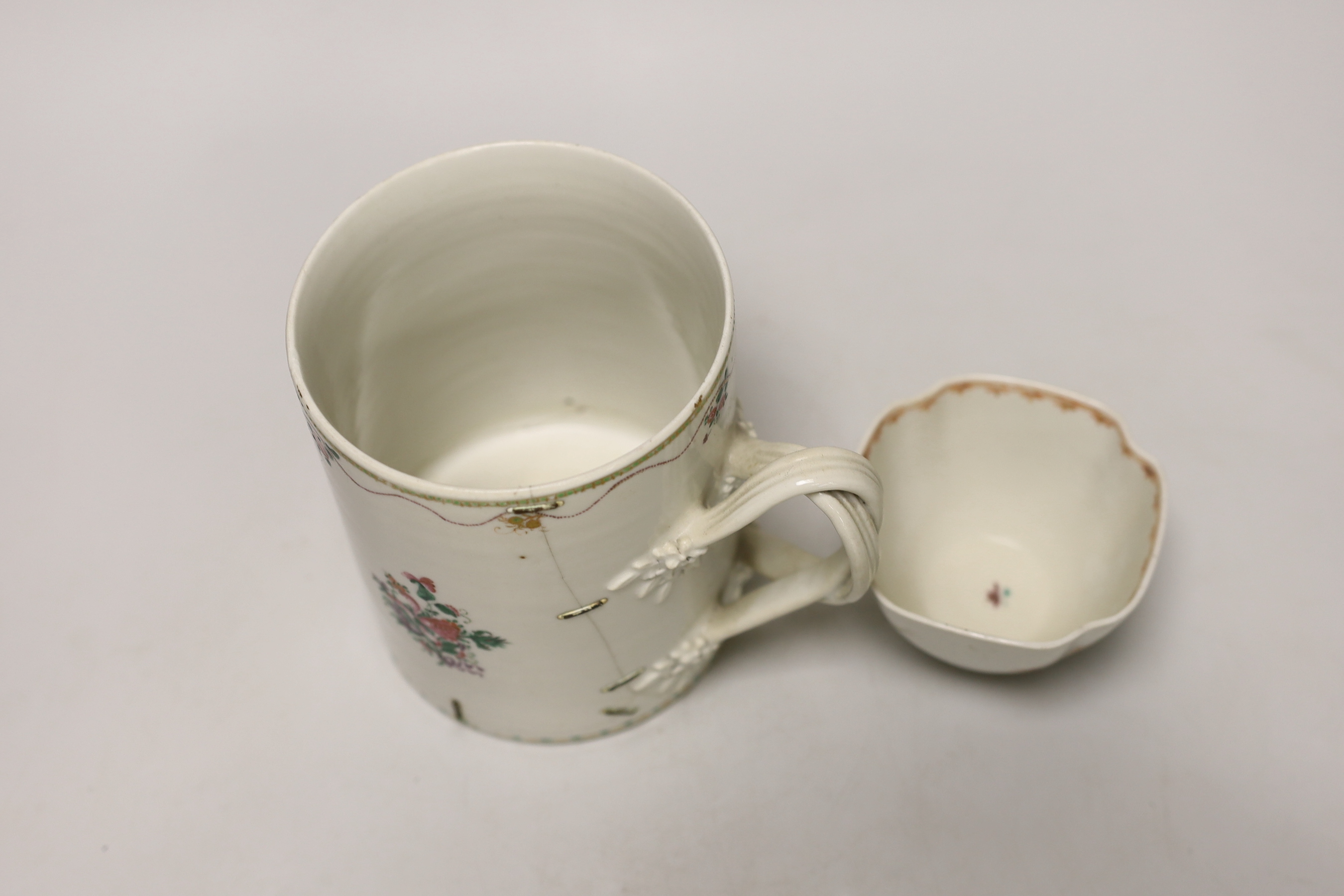 An 18th century Chinese export mug and a famille rose teabowl, tallest 13.5cm